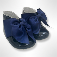 Load image into Gallery viewer, Baypod Large Bow Boot Shoe - Navy